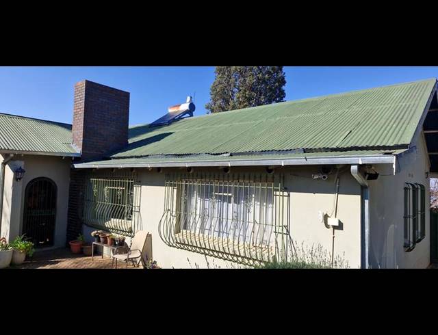 6 BEDROOM HOUSE FOR SALE IN SELWYN
